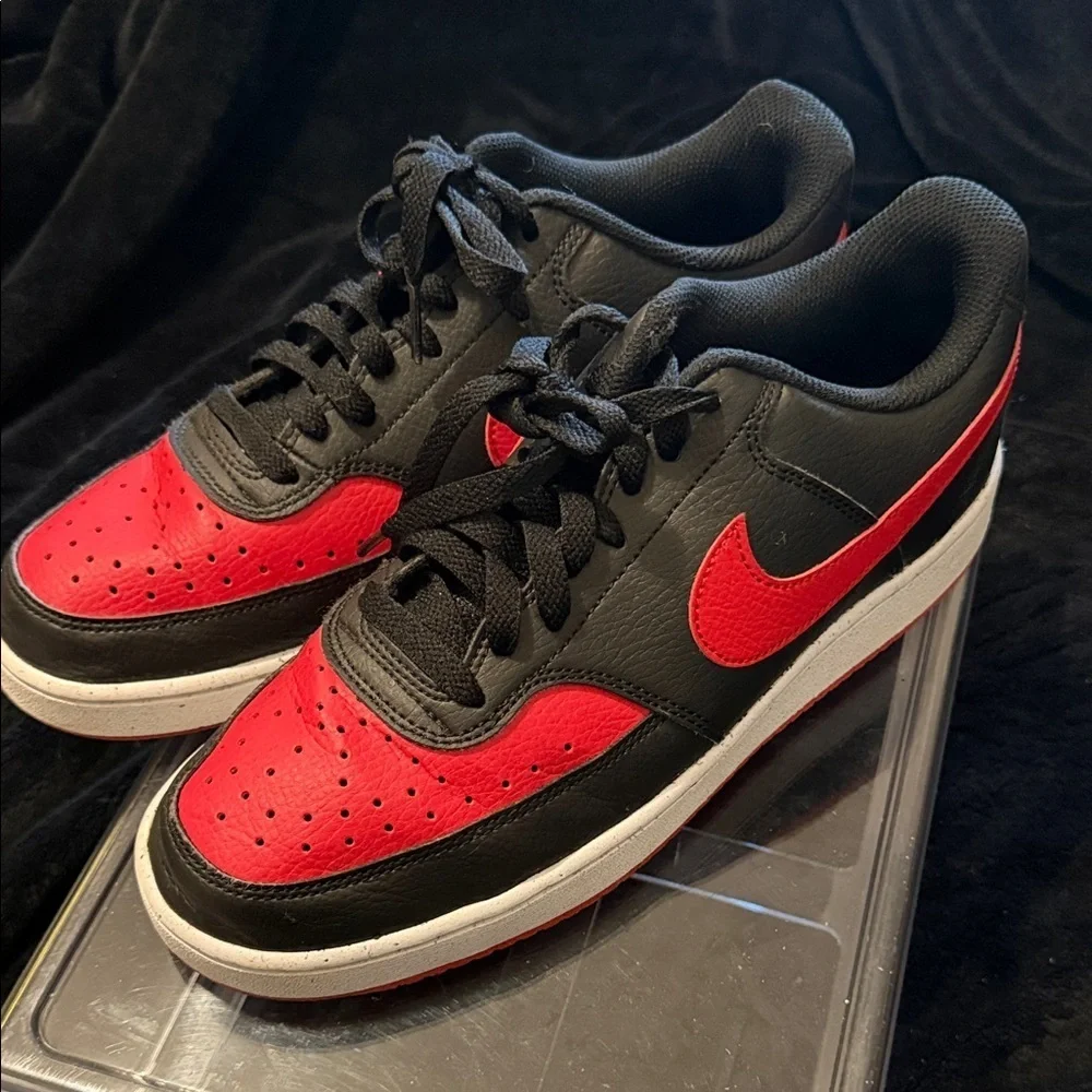 Nike Men's Black and Red Low-Top Sneakers